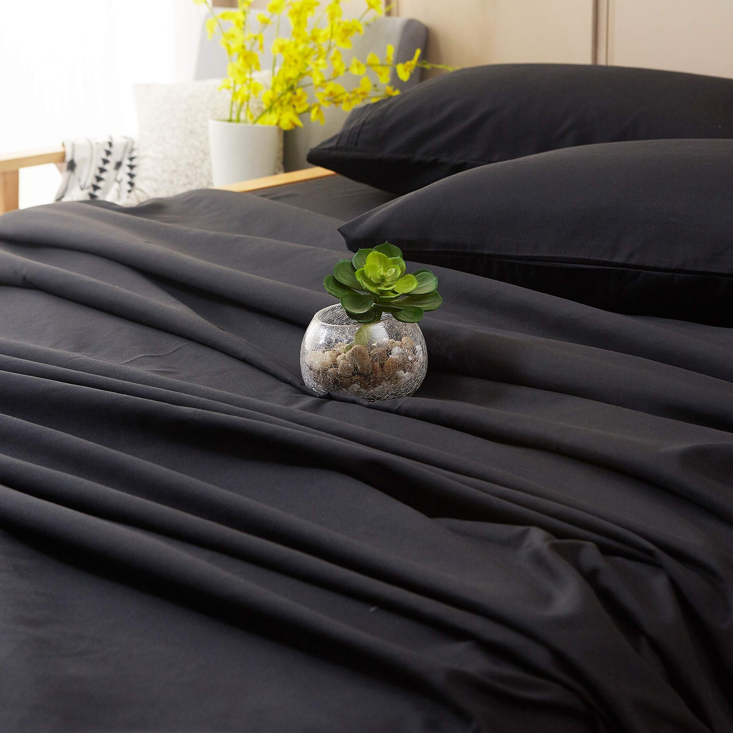 Bed Sheet Set Super Soft Microfiber 1800 Thread Count Luxury Egyptian Sheets 16-Inch Deep Pocket Wrinkle -4 Piece(Queen Dark Grey)